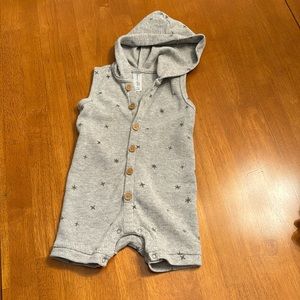 Hooded onesie 12m